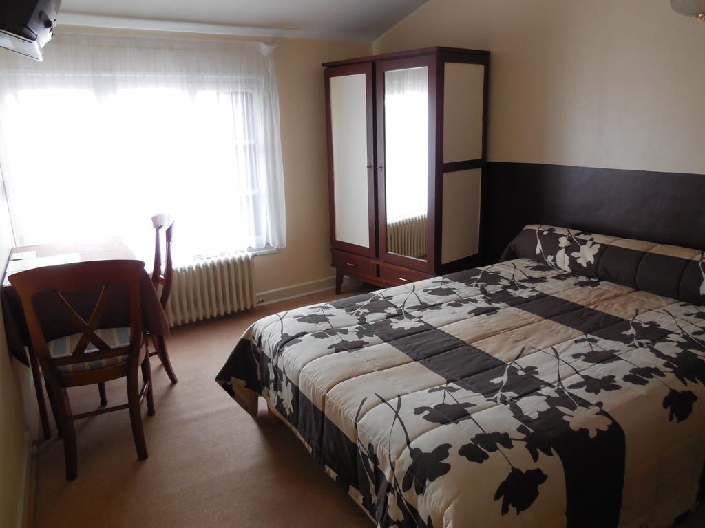 Hotel Le Lion D'Or Salbris Cameră foto