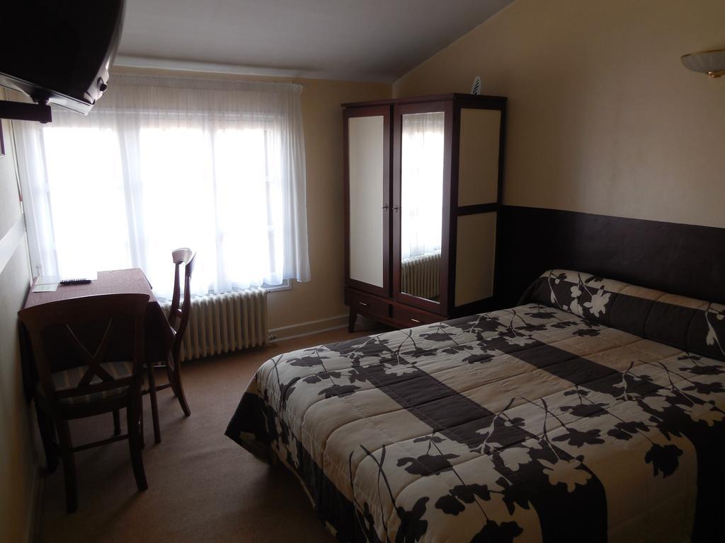 Hotel Le Lion D'Or Salbris Cameră foto